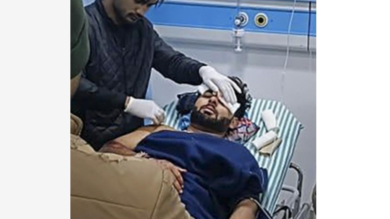 Cricketer Rishabh Pant receives treatment at a hospital after his car met with an accident, in Roorkee Pic/PTI